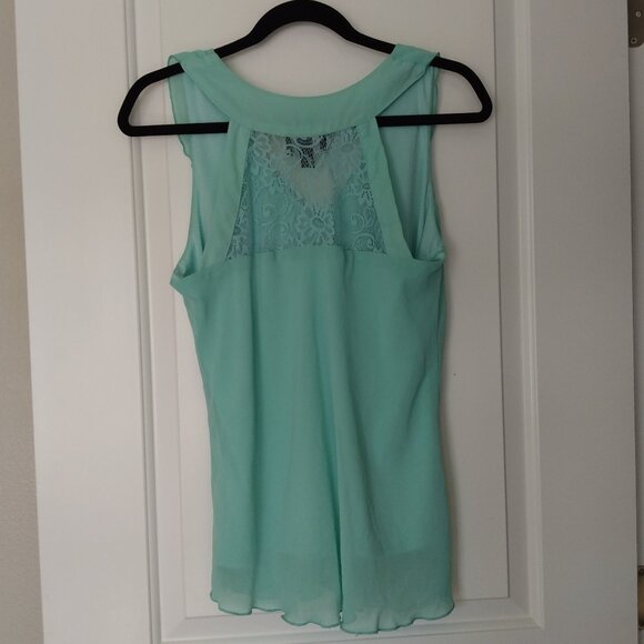 By & By Green Sleeveless Blouse Ruffle Front Women's Size L - Picture 2 of 10